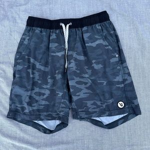 Vuori Kore Shorts- 7’ Camo men’s L